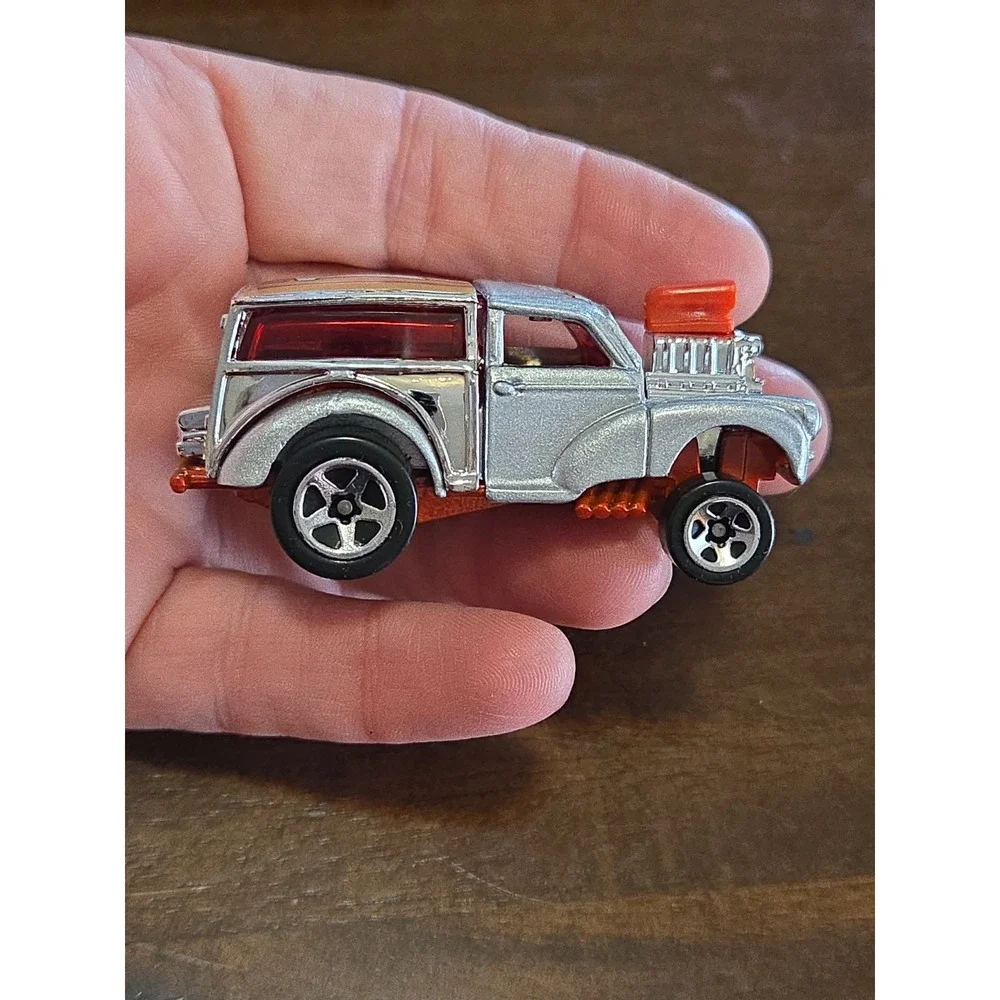 2001 Hot Wheels #1 First Birthday Morris Wagon